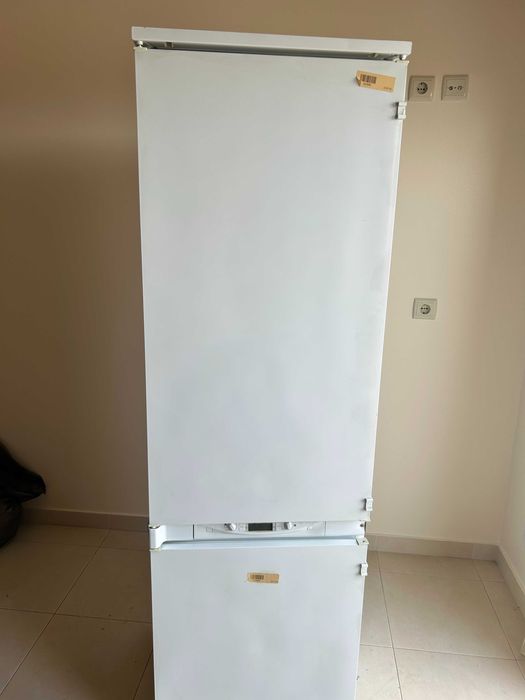 Frigorífico Combinado de Encastre  A classe  250L (Branco) - HOTPOINT