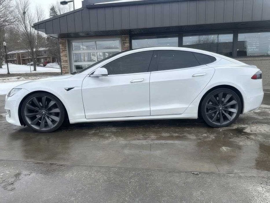 Tesla Model S P100D      2017