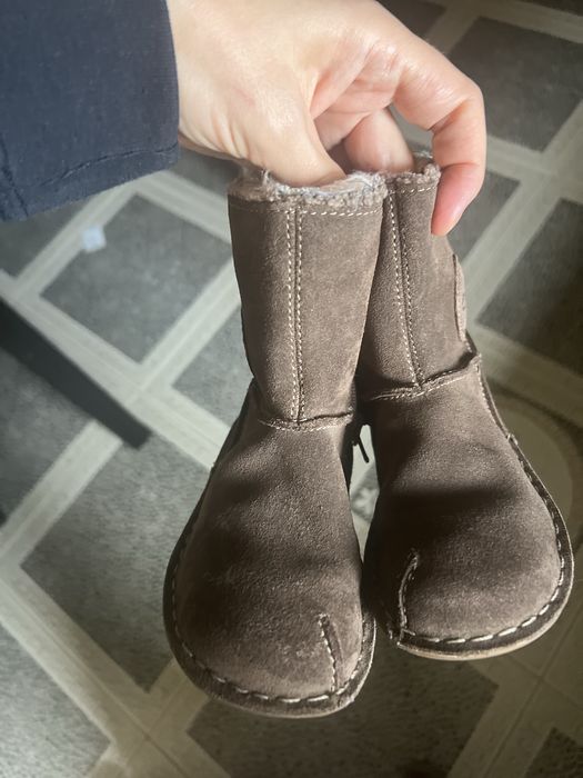 Демисезонные сапожки clarks 7 размер( 24)