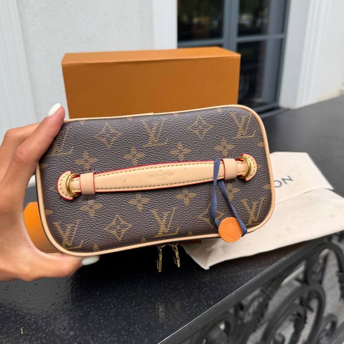 Женская кожаная сумка  Louis Vuitton Nice BB