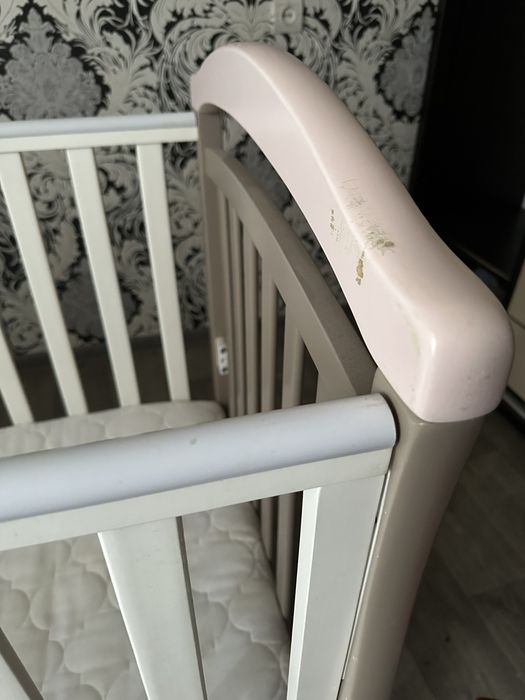Продам детскую кроватку для девочки