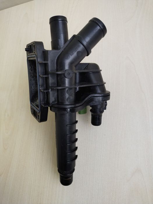 Термостат Peugeot 3008 1.6 HDi.