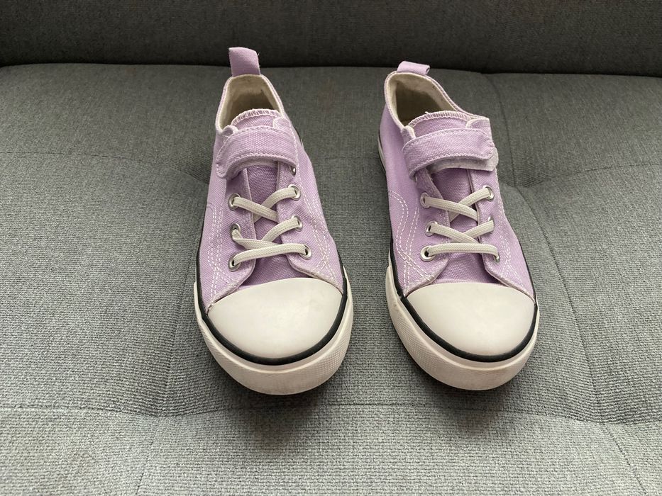 Trampki na W-f z białą podeszwą rozmiar 34