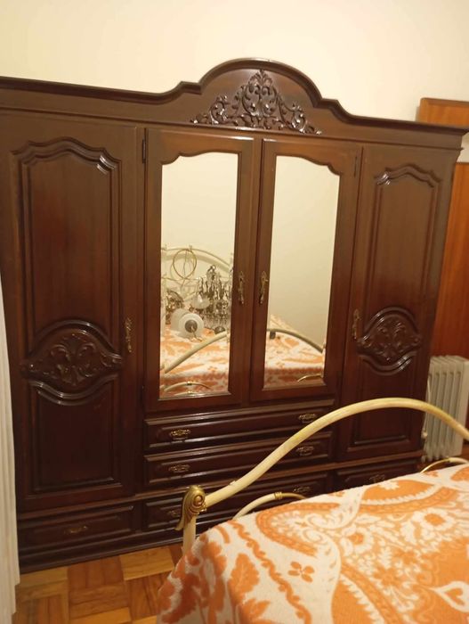 Vendo este roupeiro muito bonito bom estado