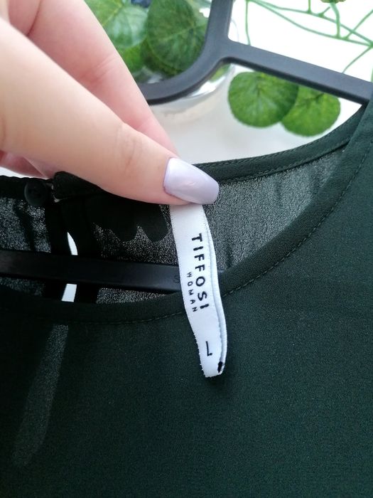 Blusa Preta de Cavas