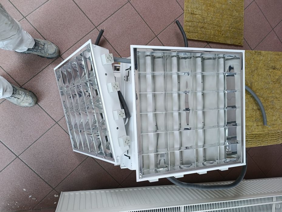 Lampy panelowe oprawy z jarzeniówkami kompletne