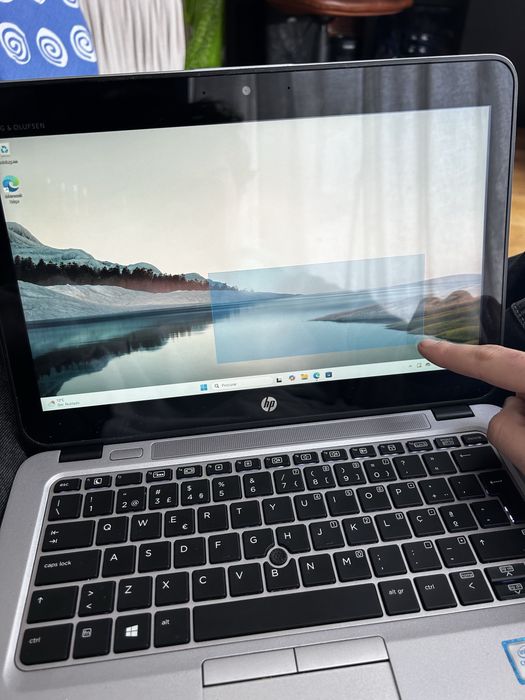 Portátil HP i5 8GB SSD 240GB touch e teclado iluminado
