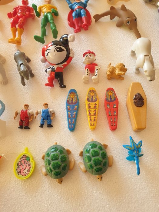 Bonecos McDonald's e outros