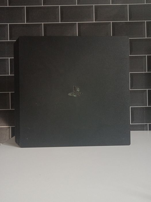 PlayStation4 pro + 1 kontroler stan bardzo dobry