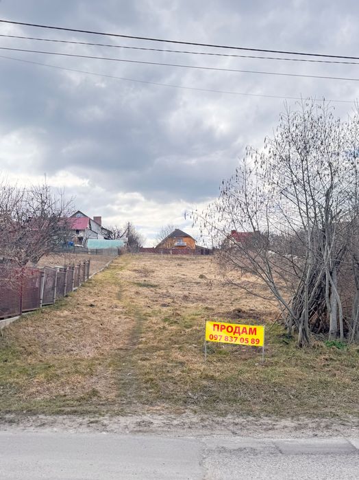 Продам земельну ділянку біля « Каравану»