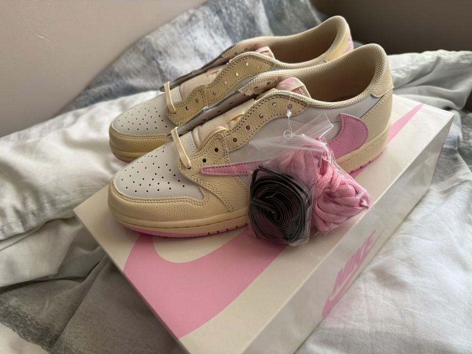 Air Jordan 1 Low x Travis Scott Muslin and Shy Pink