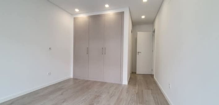 Apartamento t3, Santa bárbara