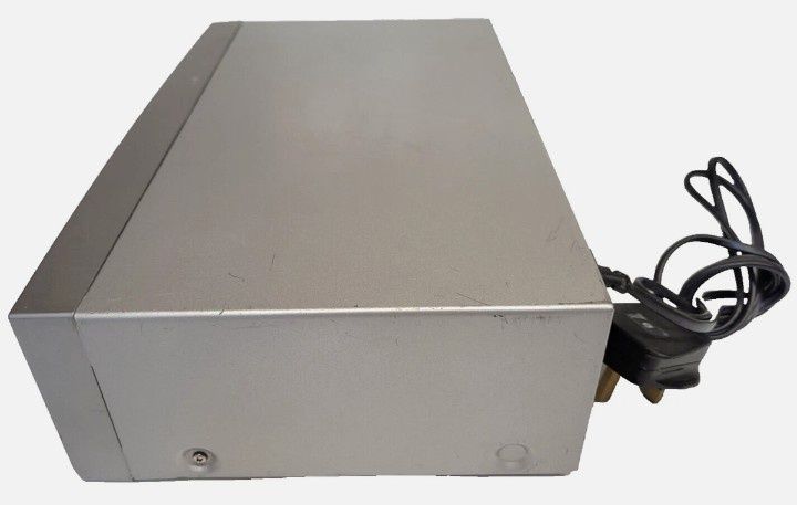 Відеомагнітофон  Schneider SVC618 (Hi-FI  Stereo.)