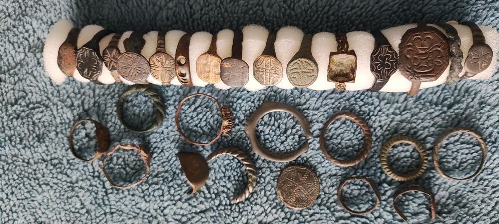 Продам колечки персні різні