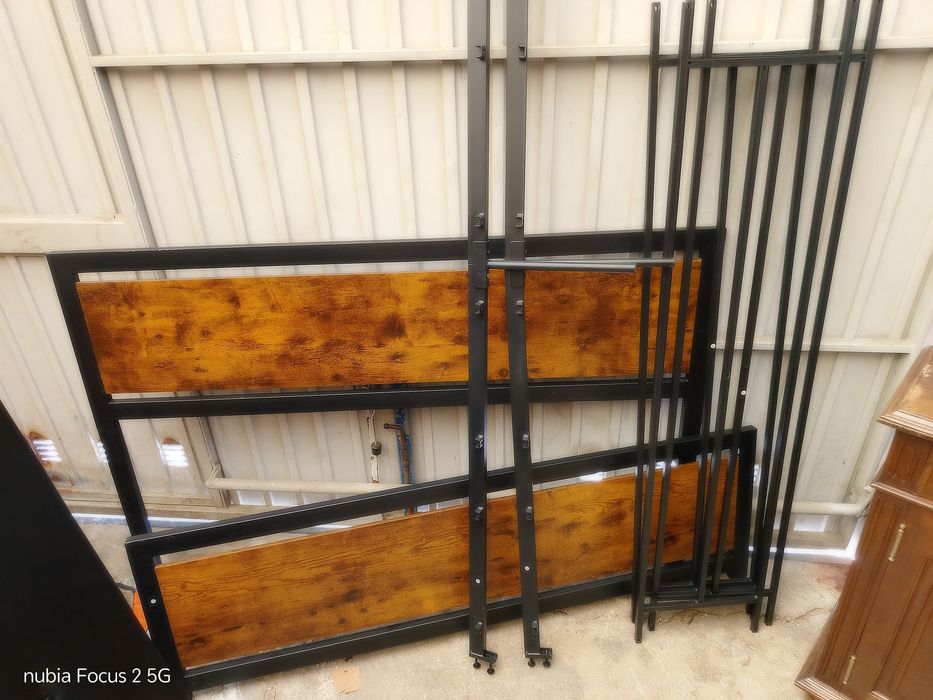 Cama de casal de ferro e Madeira de 150x2