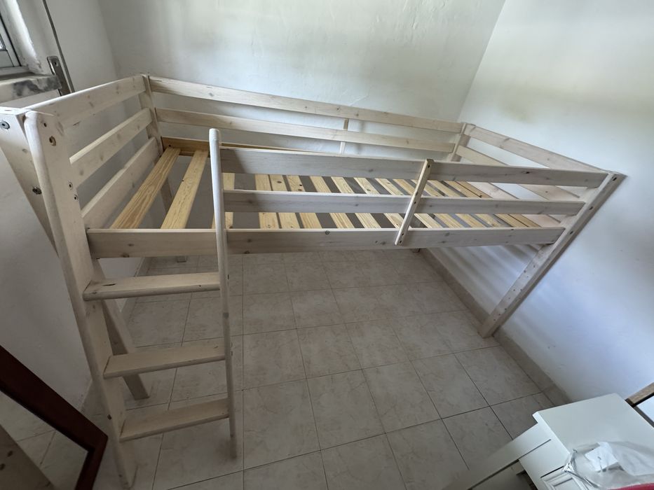 Cama de crianca com escada