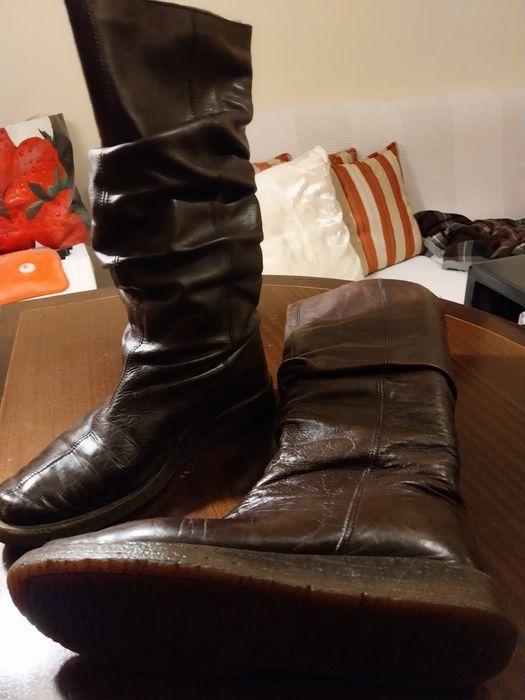 Botas todas em pele,  muito bem cuidadas