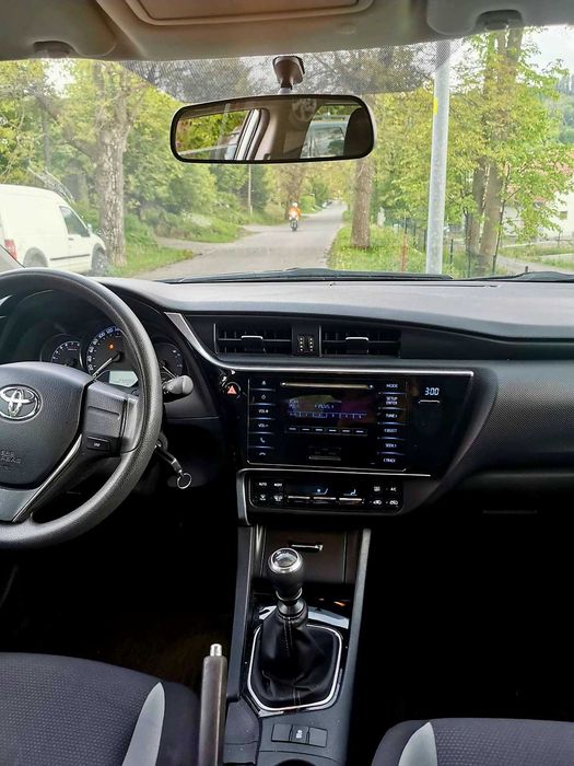 Toyota Auris 1.3 2016r