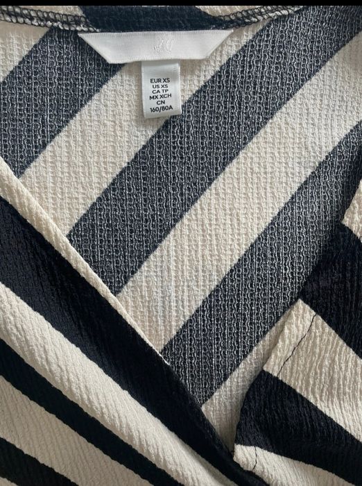 Sukienka w paski zakładana H&M,  rozmiar xs