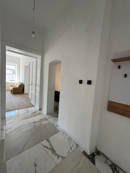 Здається 2 кімнатна квартира центр