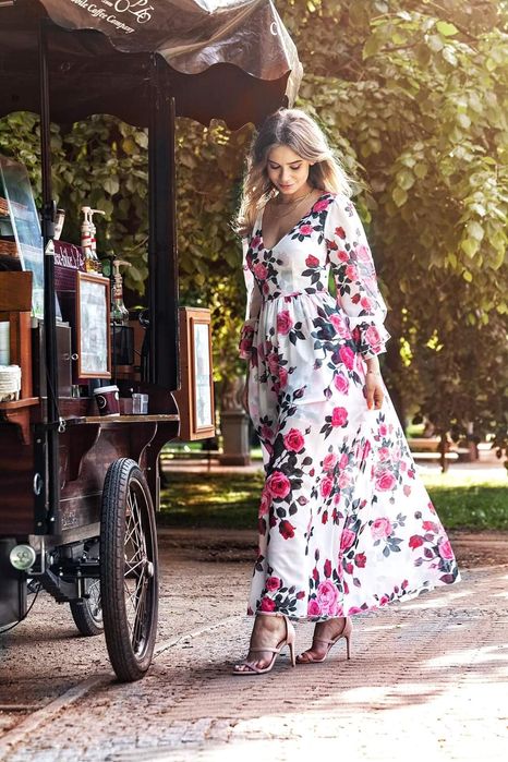 Sukienka Olivia Emo biała kwiaty,długa,zwiewna maxi 36/S nowa piękna