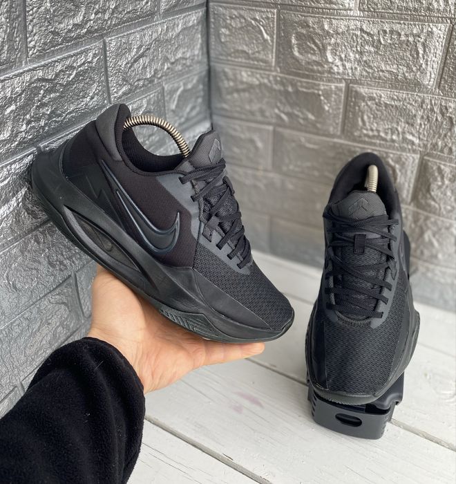 Баскетбольні кросівки Nike