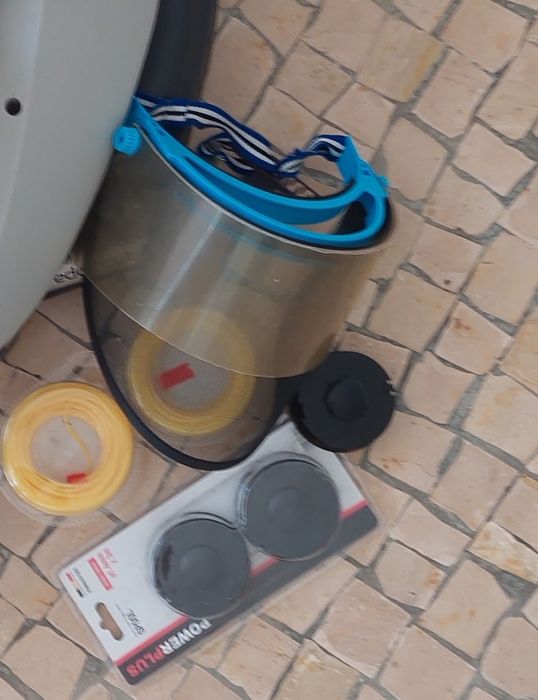 Aparador elétrico para a relva.
