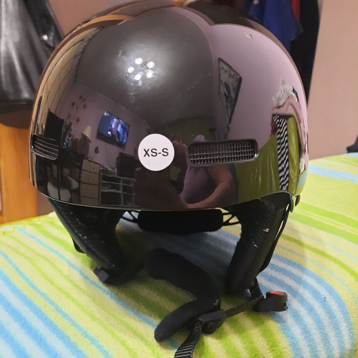 Kask narciarski jak nowy uvex czarny rozm xs-s 52-55 cm