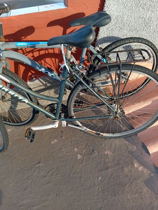 Duas bicicletas em bom estado de