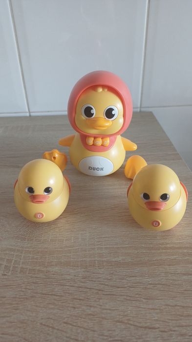 Brinquedo Interativo Família de Patinhos (Pata com Som + Patinhos Magnéticos)