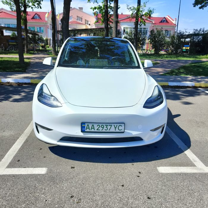 Тесла Model Y 2022 рік