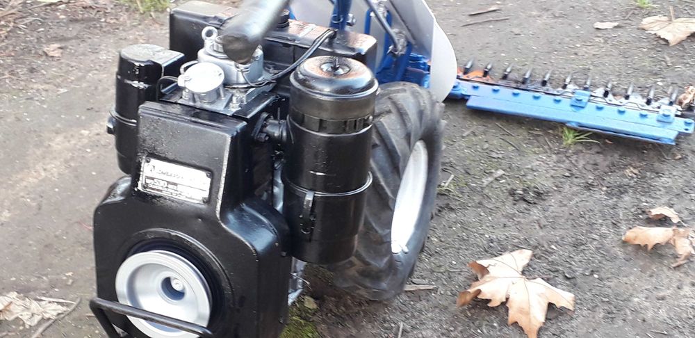 motoceifeira\gadanheira S.E.P. com motor lombardini a gasoleo.