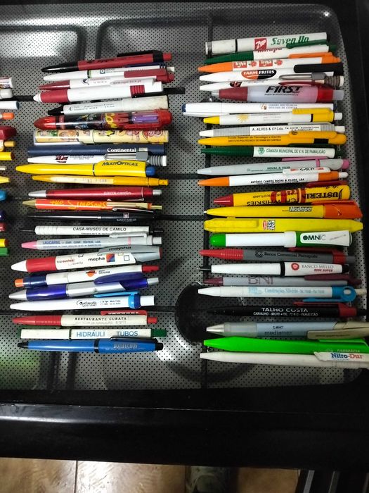 Esferográficas antigas publicitárias e lápis