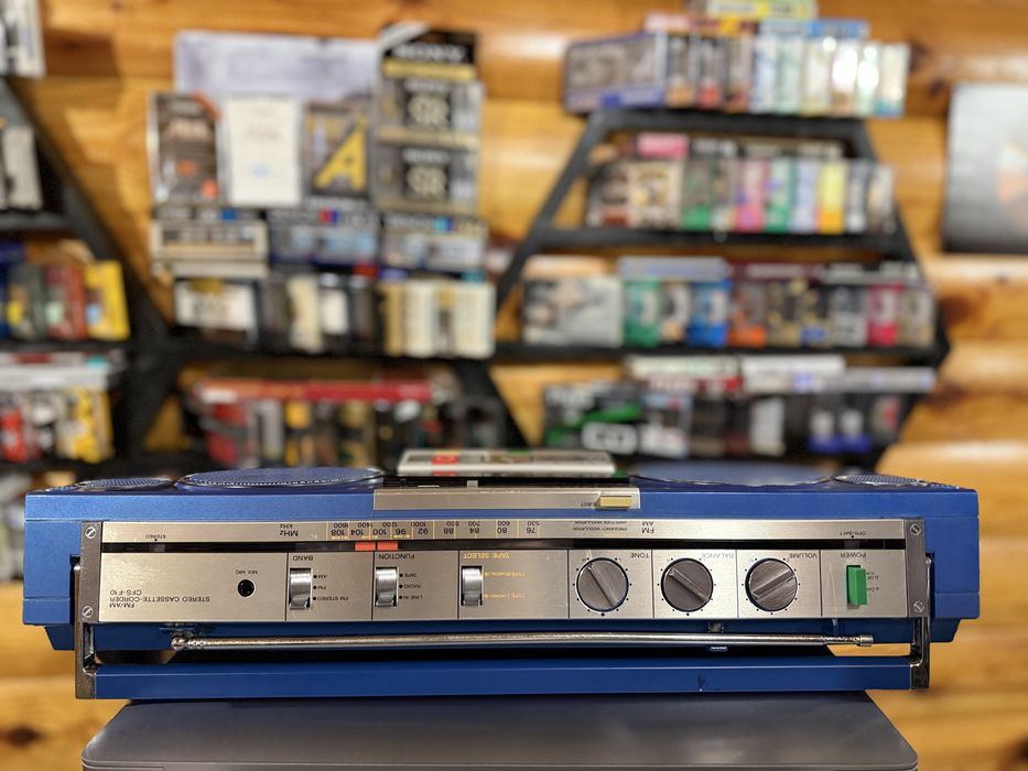 Продам магнитолу Sony CFS-F10