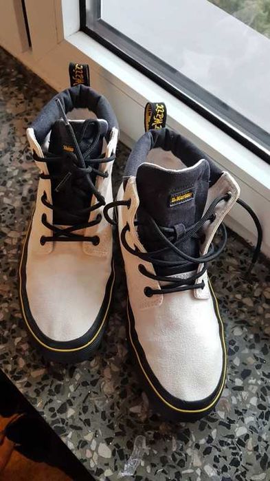 Buty unisex typu sneakersy marki  DR. MARTENS