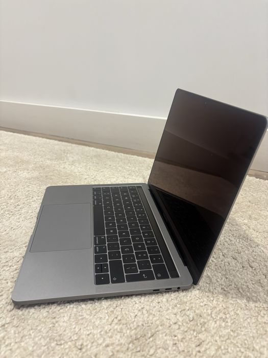 MacBook Pro 13” ecrã de retina | Intel i5 | 8GB RAM  | 4 Thunderbolt