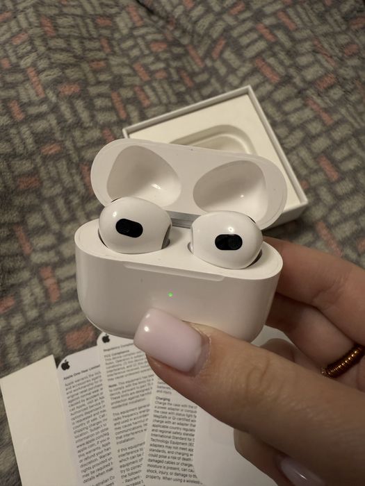 Наушники Apple AirPods 3 with MagSafe Charging Case