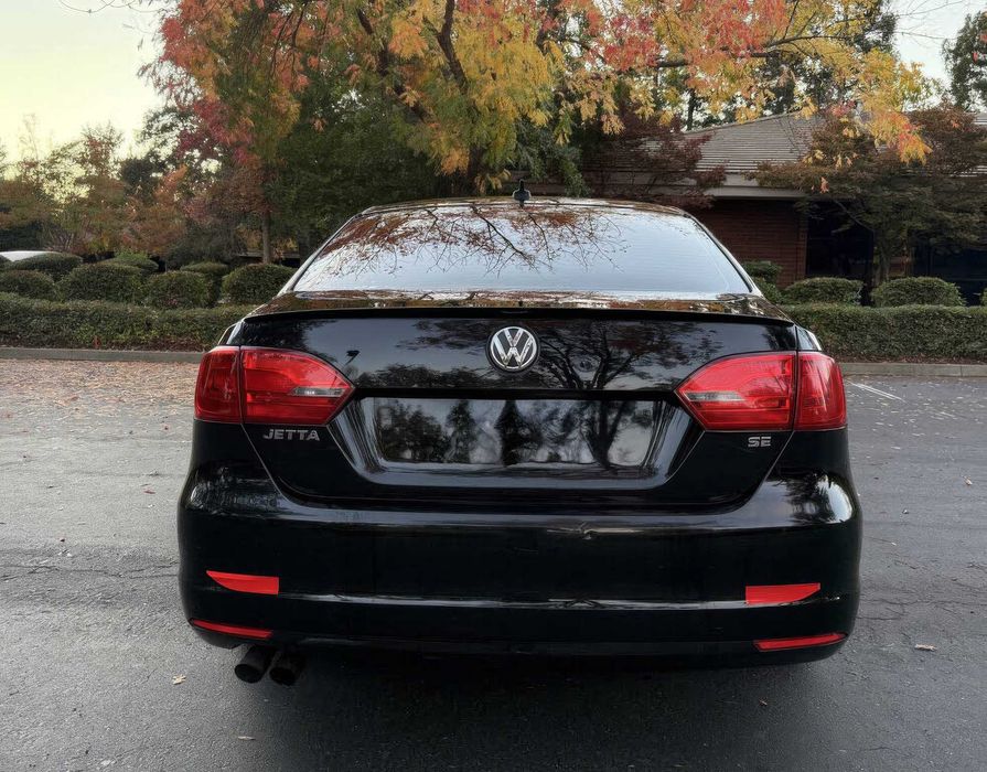 Volkswagen Jetta SE with Connectivity      2014