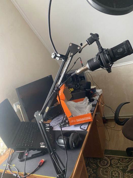 Продам студійний мікрофон media tech