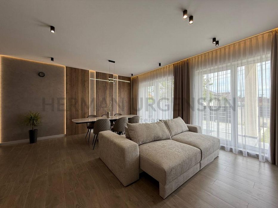 Продаж дуплексу 175 м.кв / 3.5 сотки / Ужгород, р-н Садовий