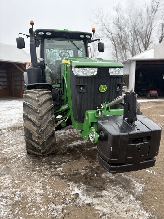 трактор John Deere 8335R