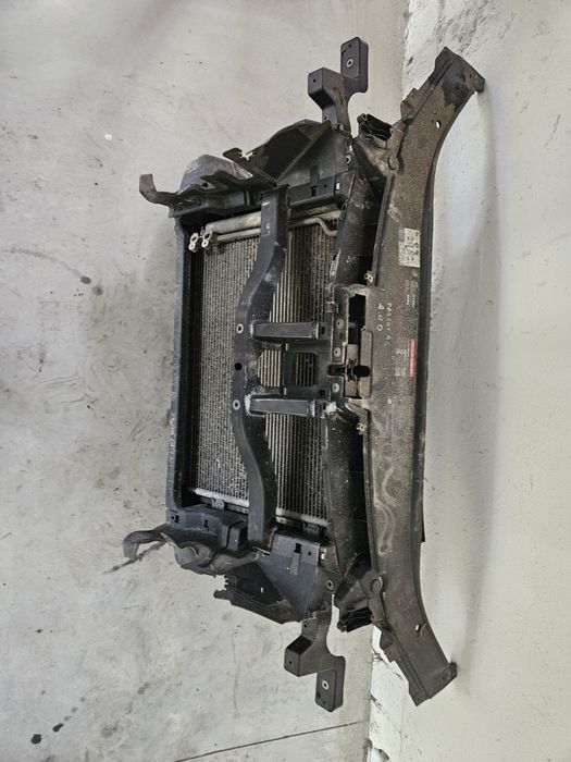 Vw Passat b6 2.0 tdi pas przedni chlodnice