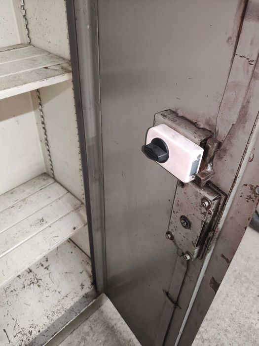 Szafa metalowa , pancerna