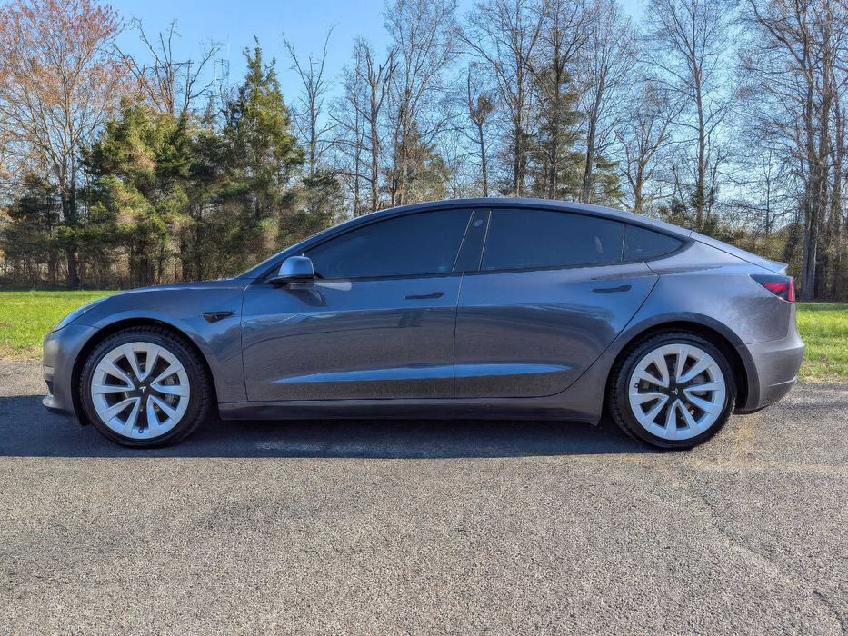 Tesla Model 3      2022