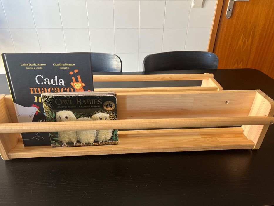 Arrumação parede/ prateleira livros IKEA