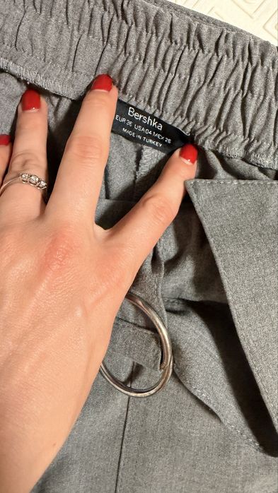 Брюки сірі bershka