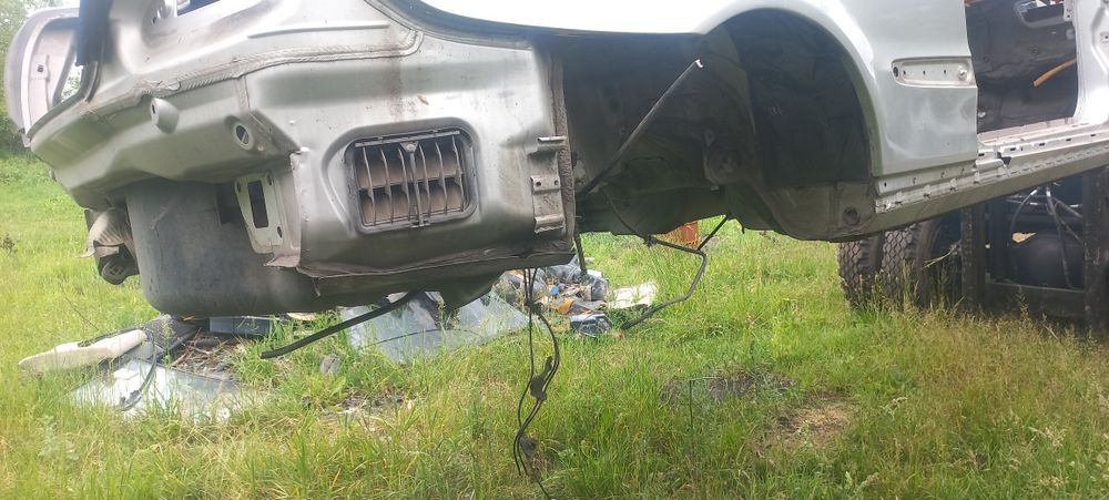 Кузов на розпил mercedes CLK w 209 кузовні деталі  209 цлк