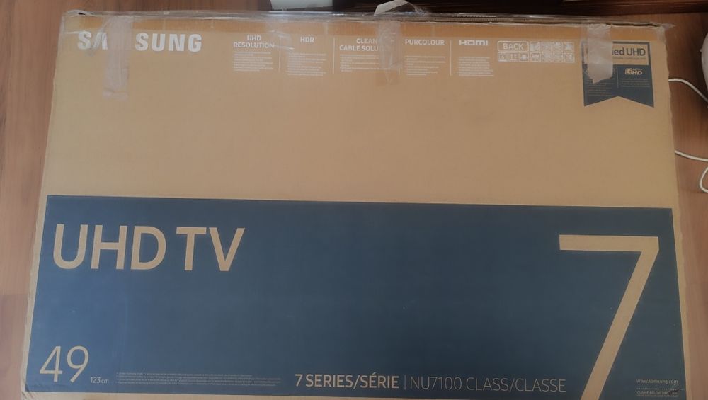 Smart tv Samsung, praticamente nova mas com o vidro quebrado para peça