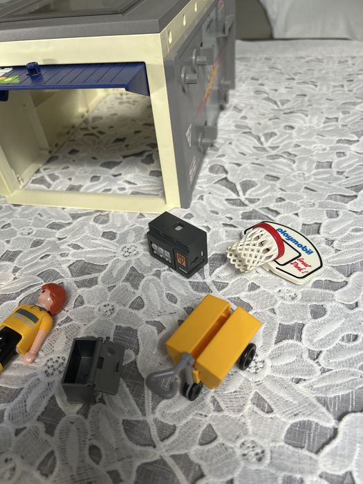Garaż Playmobil ludzik