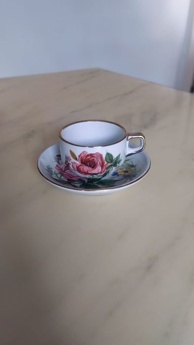 Conjunto de 3 chávenas de café antigas.